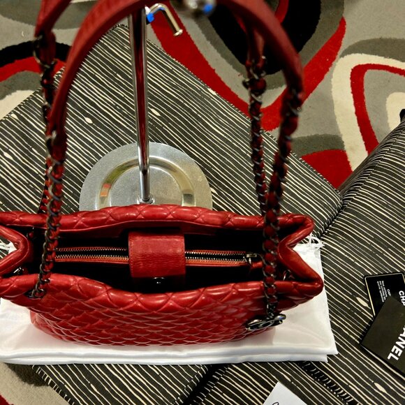 Chanel Fuchsia Quilted Iridescent Calfskin Leather New Bubble Small Tote Bag - Picture 7 of 16